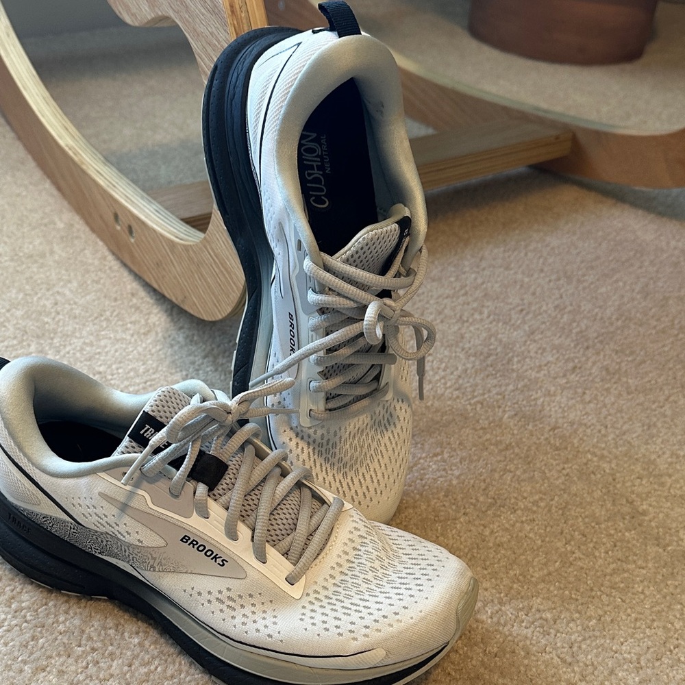 Brooks Women’s Trace 3 Sneaker - Picture 2 of 5